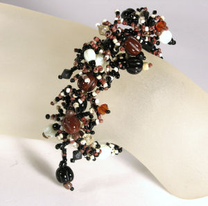 BRACCIALI CORALLO CON PERLE IN VETRO - Image 12