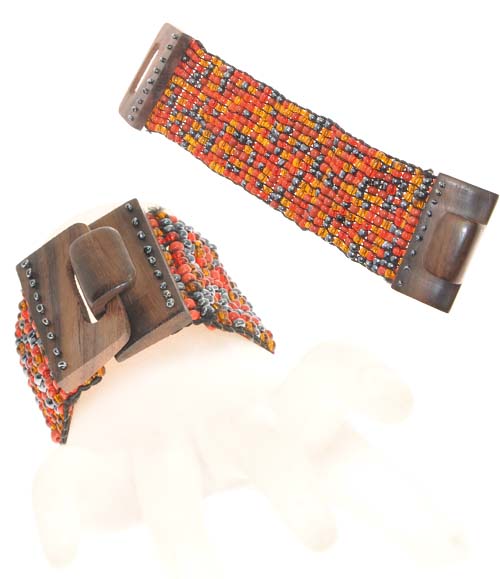 BRACCIALI ELASTICI PERLINE E FIBBIA IN LEGNO - Image 2