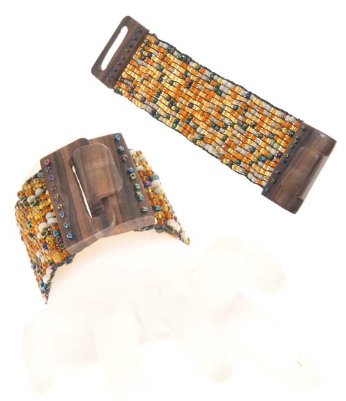 BRACCIALI ELASTICI PERLINE E FIBBIA IN LEGNO - Image 6