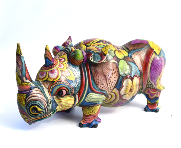 RINOCERONTE IN LEGNO SUAR (TREMBESI) DIPINTO CON COLORI PSICHEDELICI CM 40X20X14 - Image 2
