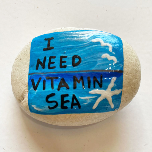CALAMITA SASSO CON SCRITTA I NEED VITAMIN SEA - Image 2