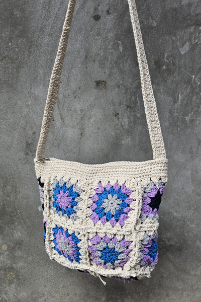 BORSA IN COTONE A TRACOLLA CON CERNIERA E FODERA REALIZZATA AD UNCINETTO CM 25X30 CIRCA MULTI COLORE - Image 4