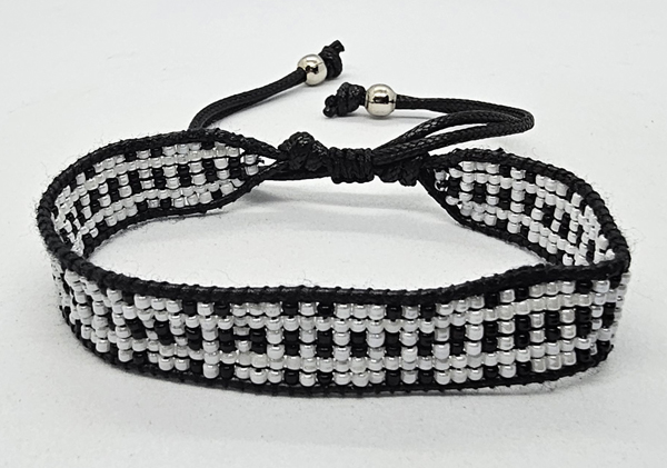 BRACCIALE CON PERLINE GIAPPONESI MATZUNO 15/0 LAVORAZIONE A TELAIO CON CORDINO COREANO, CHIUSURA A MACRAMÉ REGOLABILE (7 ROW) 7 LINE PARAR - Image 4