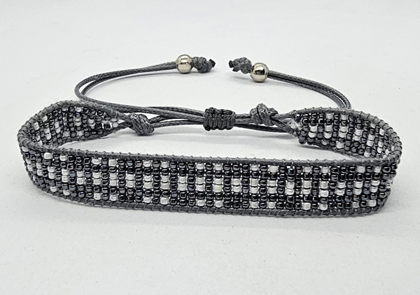 BRACCIALE CON PERLINE GIAPPONESI MATZUNO 15/0 LAVORAZIONE A TELAIO CON CORDINO COREANO, CHIUSURA A MACRAMÉ REGOLABILE (7 ROW) 7 LINE PARAR - Image 8