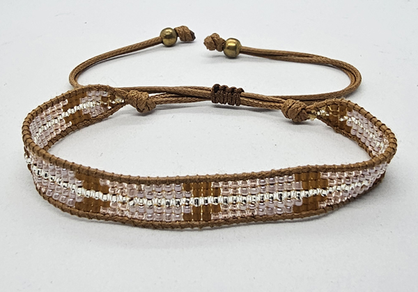 BRACCIALE CON PERLINE GIAPPONESI MATZUNO 15/0 LAVORAZIONE A TELAIO CON CORDINO COREANO, CHIUSURA A MACRAMÉ REGOLABILE (5 ROW) 5 LINE BOLA - Image 2