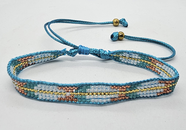 BRACCIALE CON PERLINE GIAPPONESI MATZUNO 15/0 LAVORAZIONE A TELAIO CON CORDINO COREANO, CHIUSURA A MACRAMÉ REGOLABILE (5 ROW) 5 LINE BOLA - Image 5