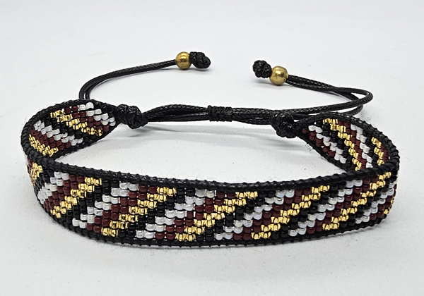 BRACCIALE CON PERLINE GIAPPONESI MATZUNO 15/0 LAVORAZIONE A TELAIO CON CORDINO COREANO, CHIUSURA A MACRAMÉ REGOLABILE (7 ROW) 9 LINEE - Image 3