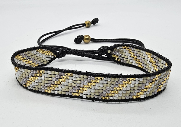 BRACCIALE CON PERLINE GIAPPONESI MATZUNO 15/0 LAVORAZIONE A TELAIO CON CORDINO COREANO, CHIUSURA A MACRAMÉ REGOLABILE (7 ROW) 9 LINEE - Image 5