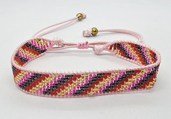 BRACCIALE CON PERLINE GIAPPONESI MATZUNO 15/0 LAVORAZIONE A TELAIO CON CORDINO COREANO, CHIUSURA A MACRAMÉ REGOLABILE (7 ROW) 9 LINEE - Image 8