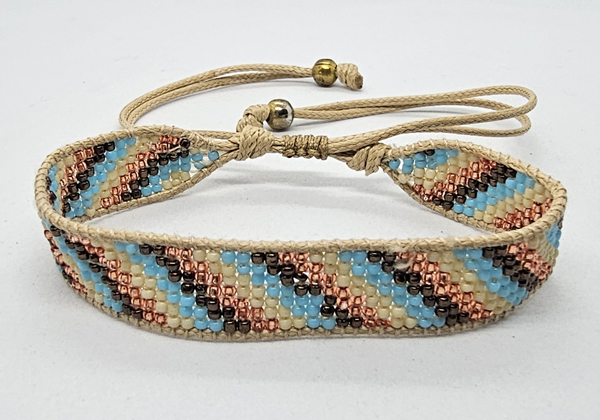 BRACCIALE CON PERLINE GIAPPONESI MATZUNO 15/0 LAVORAZIONE A TELAIO CON CORDINO COREANO, CHIUSURA A MACRAMÉ REGOLABILE (7 ROW) 9 LINEE - Image 13