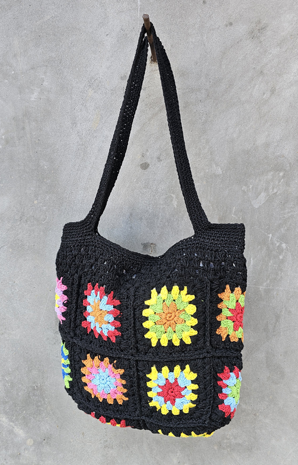 BORSA IN COTONE A TRACOLLA CON CERNIERA E FODERA REALIZZATA AD UNCINETTO CM 25X30 CIRCA MULTI COLORE - Image 6