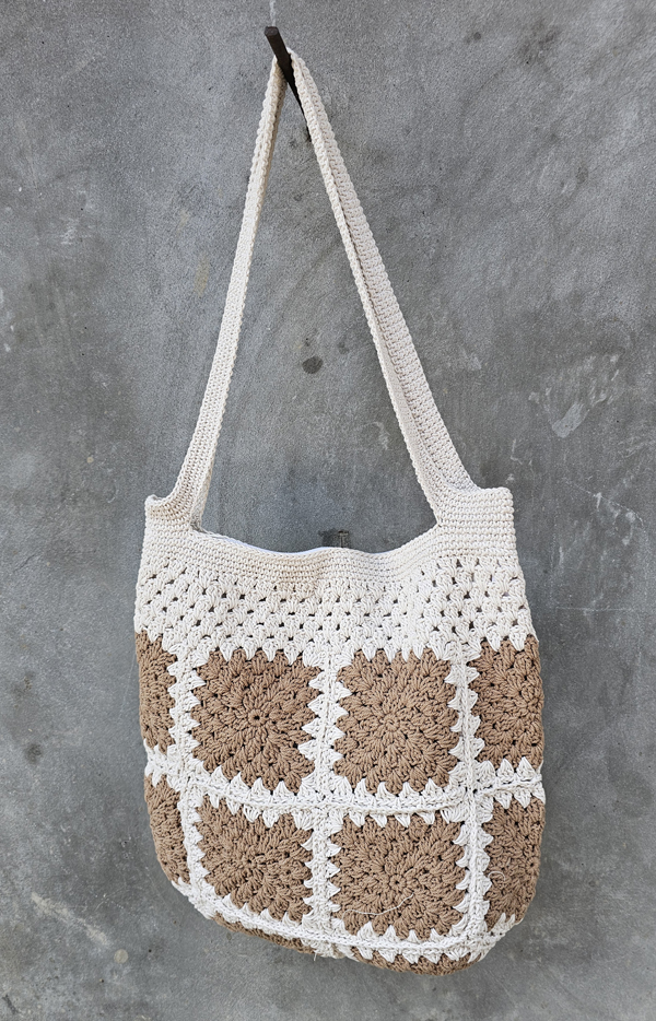 BORSA IN COTONE A TRACOLLA CON CERNIERA E FODERA REALIZZATA AD UNCINETTO CM 25X30 CIRCA MULTI COLORE - Image 7