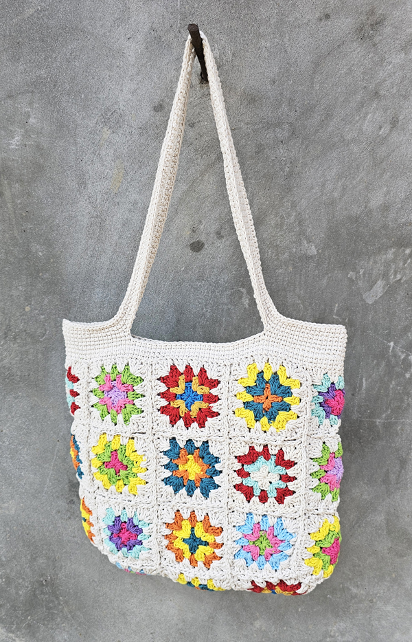 BORSA IN COTONE A TRACOLLA CON CERNIERA E FODERA REALIZZATA AD UNCINETTO CM 25X30 CIRCA MULTI COLORE - Image 8