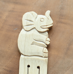 SEGNALIBRI IN LEGNO CHIARO