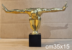 SCULTURA IN METALLO DORATO UOMO CON BRACCIA APERTE CM 40X70