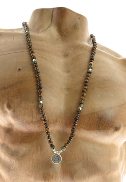 COLLANA UOMO MEDIO-LUNGA IN ONICE NERO E APATITE DA 6MM E MEDAGLIETTA IN METALLO SILVER PLATED CON SIMBOLO OM